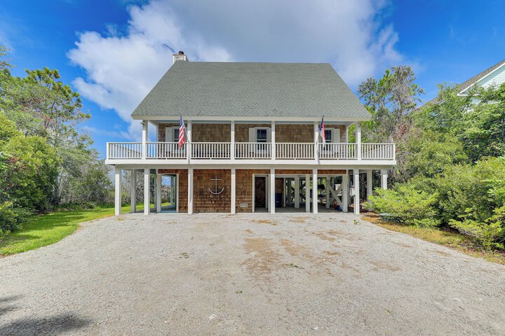 Waterfront Home w / Screened Porch & Sunsets