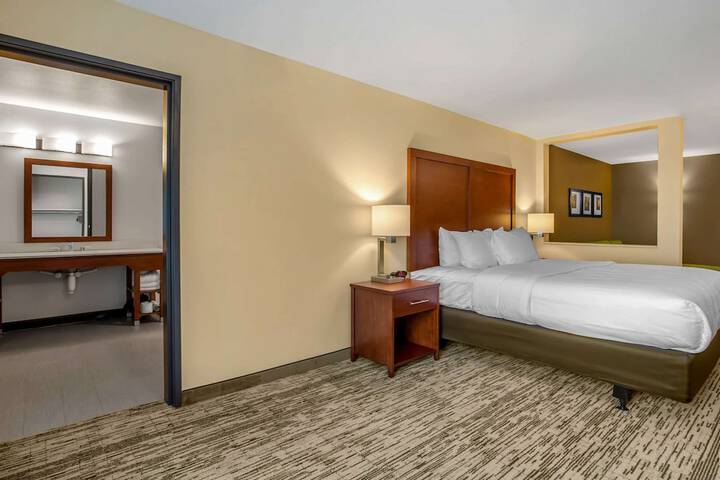 Comfort Inn and Suites Ames near ISU Campus