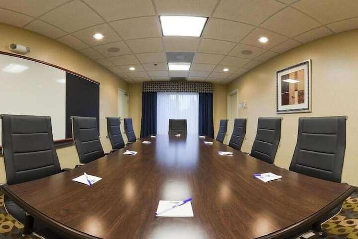Holiday Inn Express Inn & Suites Searcy by IHG