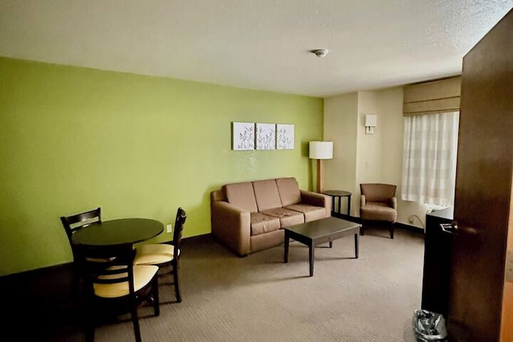 Room 10 of 34