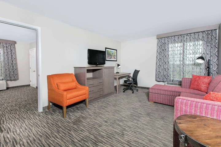 La Quinta Inn & Suites by Wyndham Fredericksburg