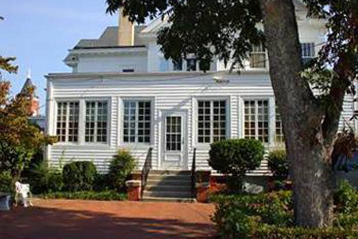Simply Divine Bed and Breakfast