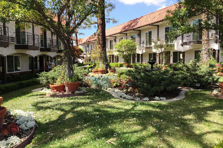 Hotel Exterior 50 of 61