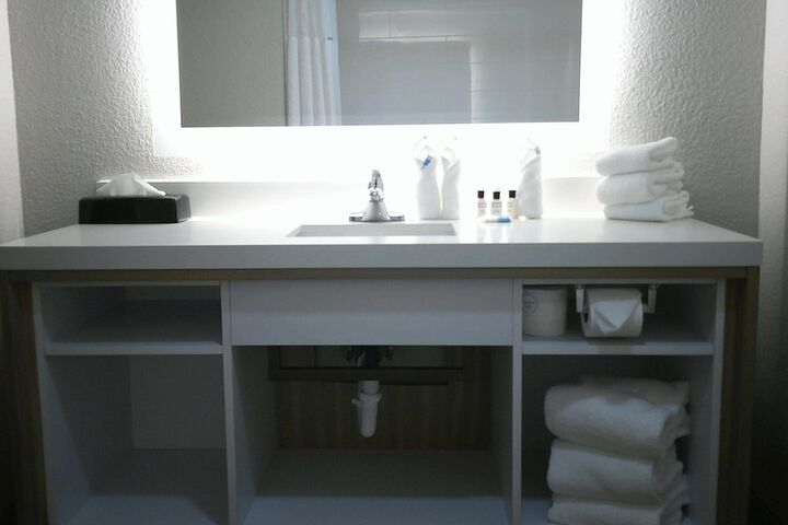 Room 15 of 32