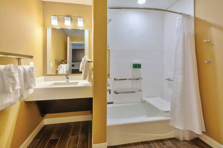 TownePlace Suites by Marriott Grand Rapids Airport Southeast