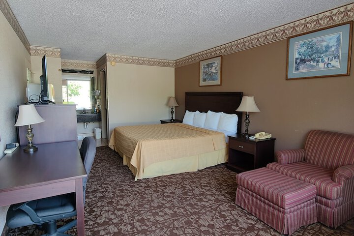 Countryside Inn & Suites