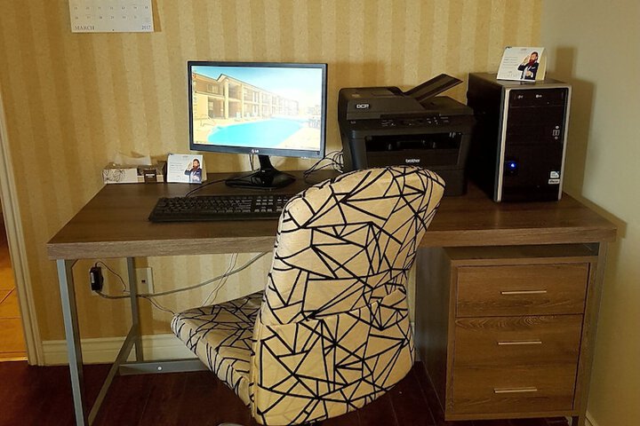 Business Center 84 of 86