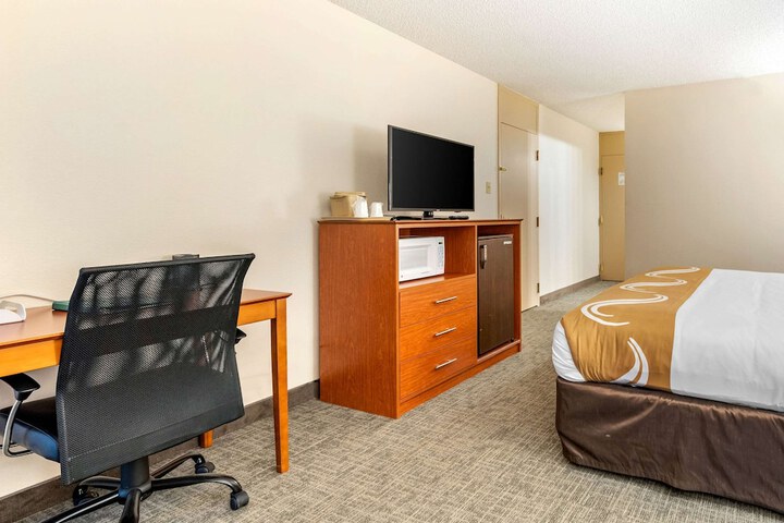 Room 51 of 76