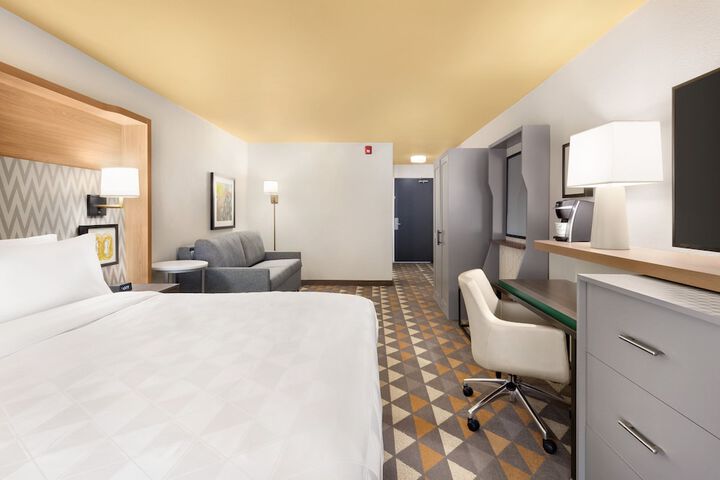 Room 18 of 34