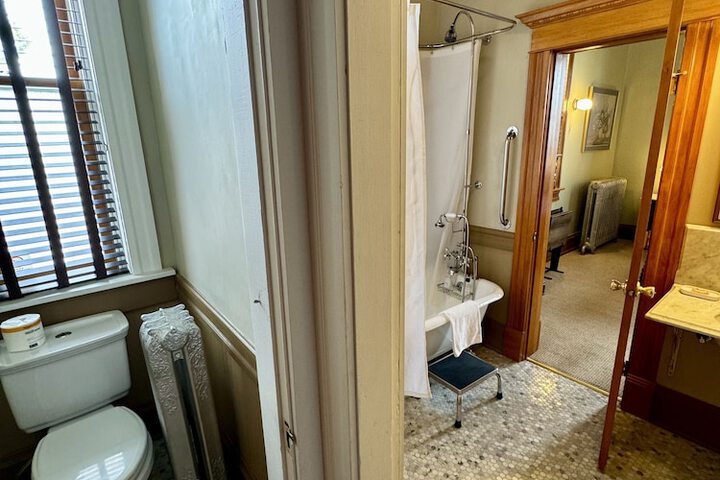 Room 25 of 67