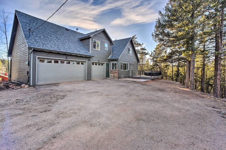 mountain Haven w / Deck + Pikes Peak Views!