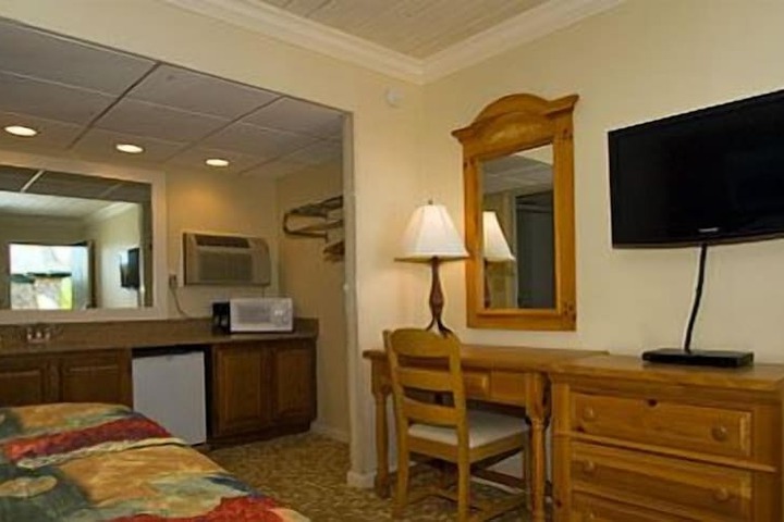 Room 10 of 26