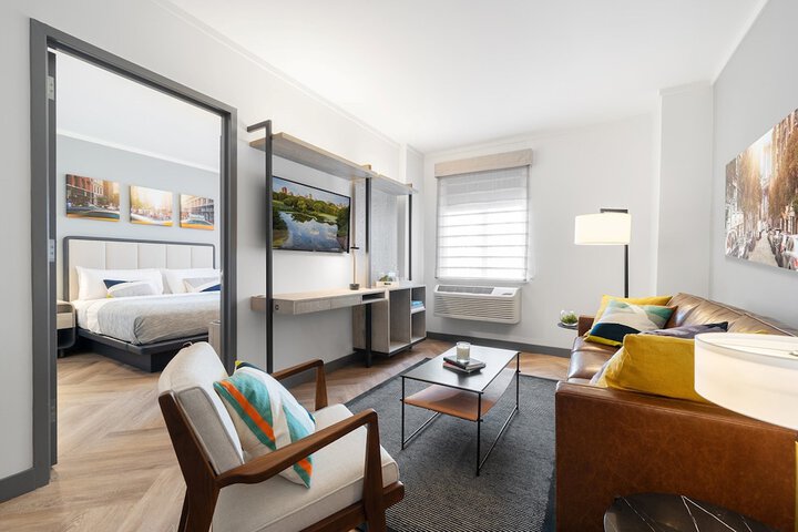 Room 25 of 43