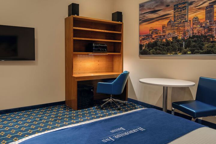 Room 32 of 47