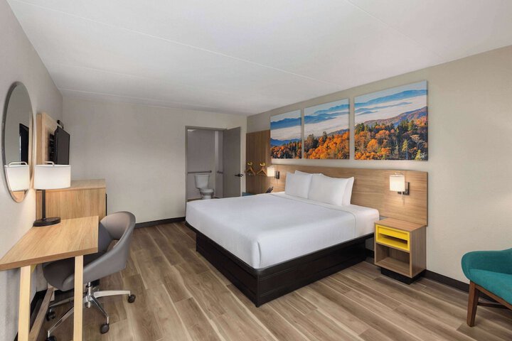 Room 16 of 28