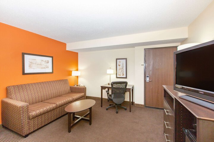 Room 13 of 27