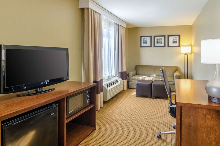 Room 11 of 28