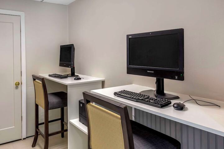 Comfort Inn Hyannis - Cape Cod