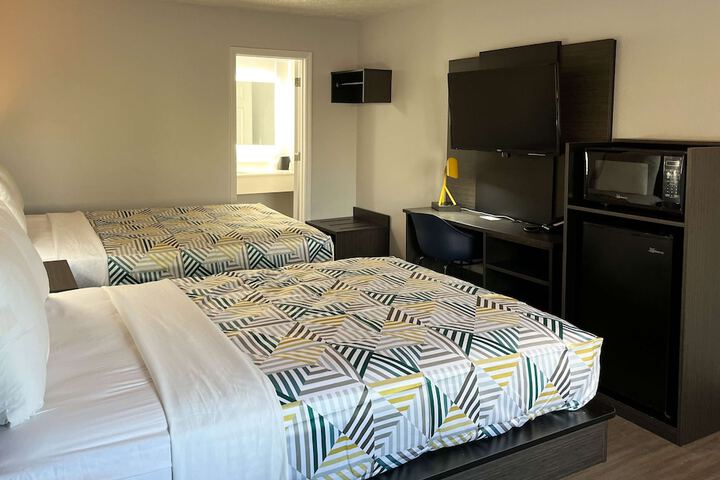 Room 10 of 18