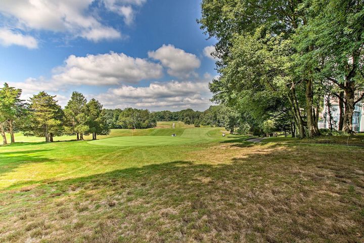 Lovely Norwich Villa on Golf Course w / Amenities!