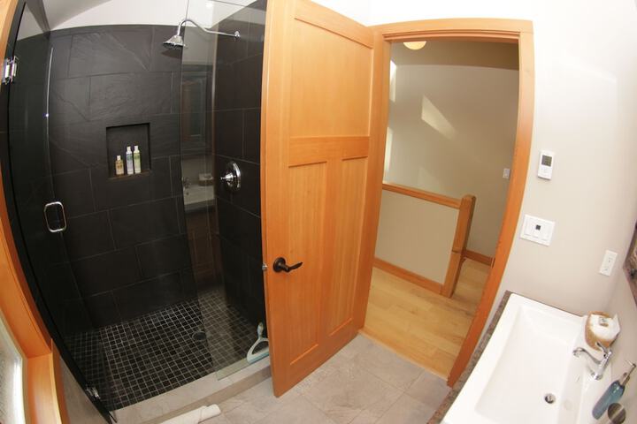 Black Bear Guesthouse