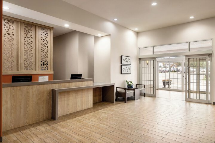 Hotel 10 of 82