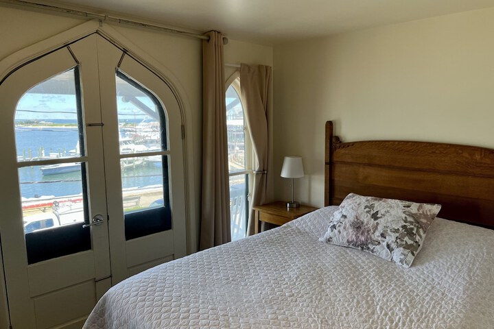 Room 7 of 11