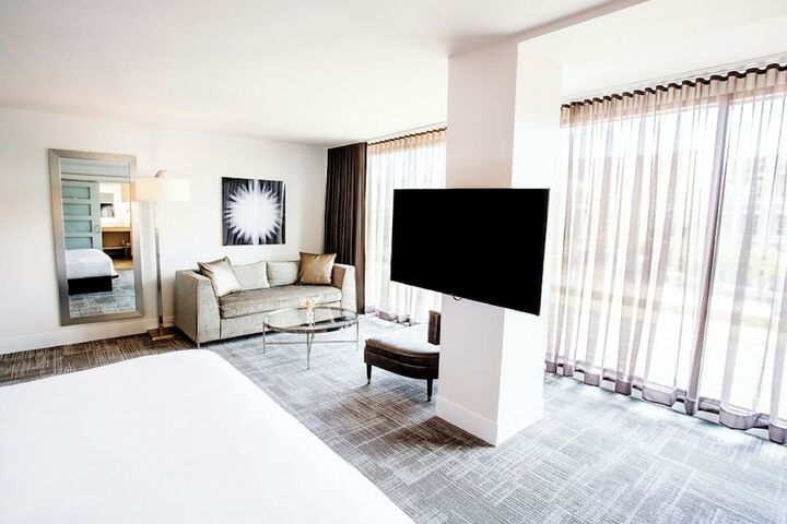 Room 13 of 38