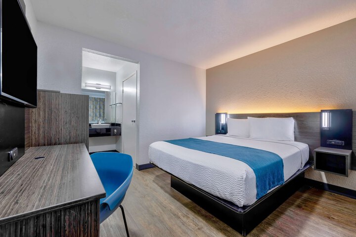 Room 21 of 25