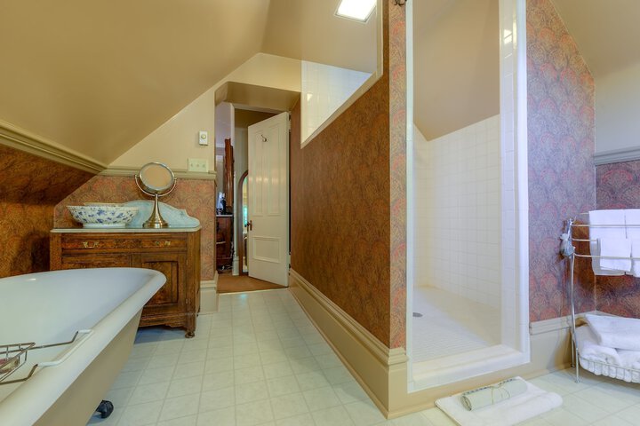 Room 8 of 31