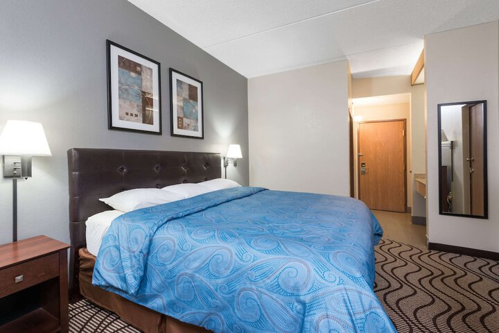Room 11 of 20