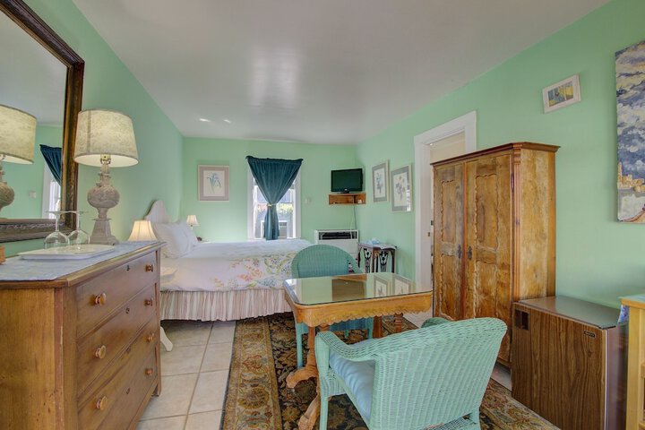 Room 40 of 156