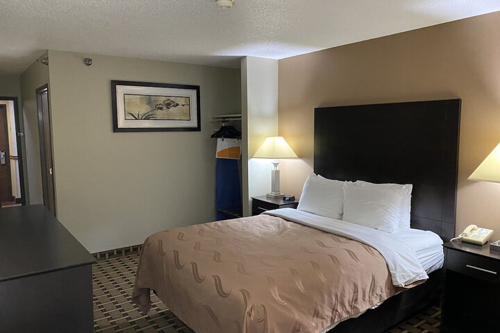 Room 10 of 25