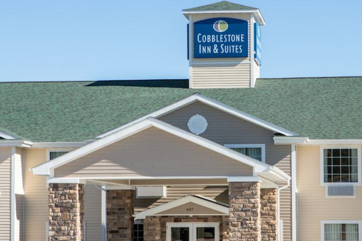 Cobblestone Inn & Suites - Pine Bluffs