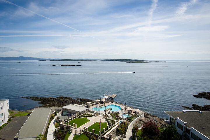 Oak Bay Beach Hotel