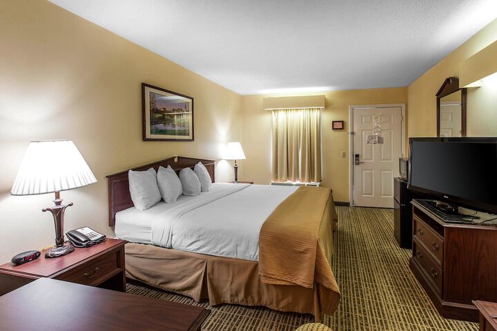 Room 17 of 28