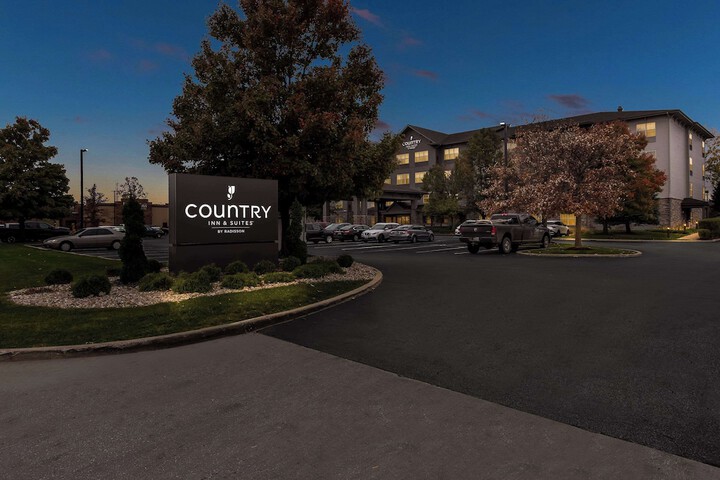 Country Inn & Suites by Radisson Portage, IN