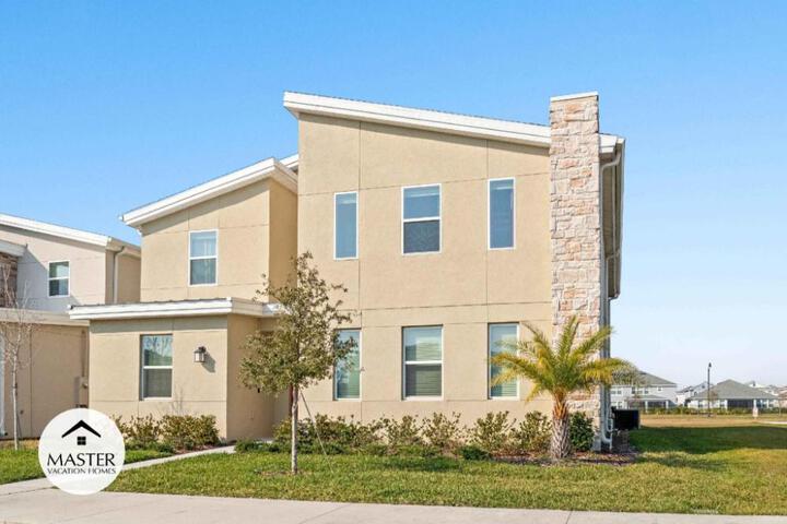 Bedrooms 5 Bathrooms Storey Lake 2885 SC