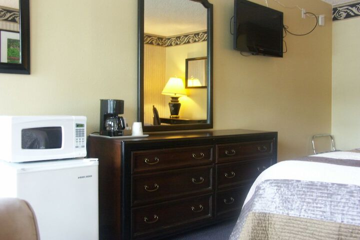 Deerwood Inn and Madison Campground