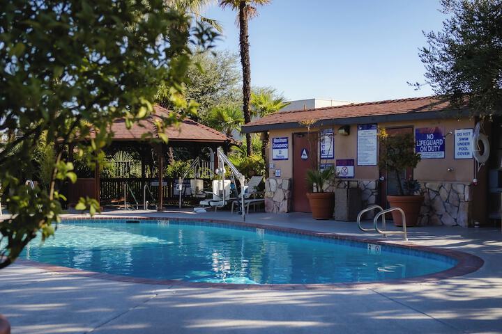 Adelaide Inn