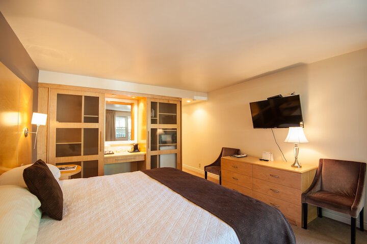 Room 41 of 68