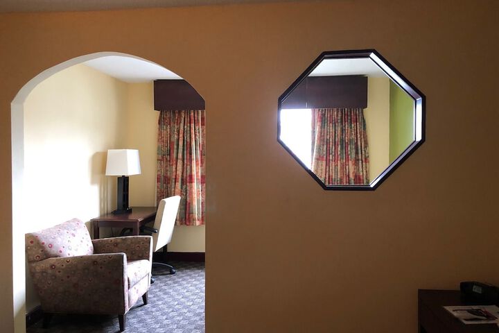 Room 6 of 16