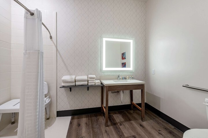 Room 37 of 71