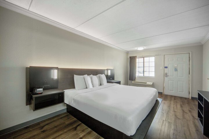Room 21 of 25