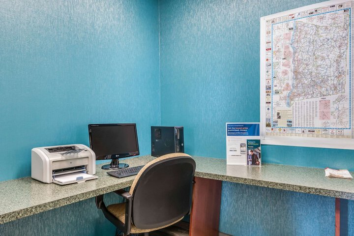 Business Center 26 of 26