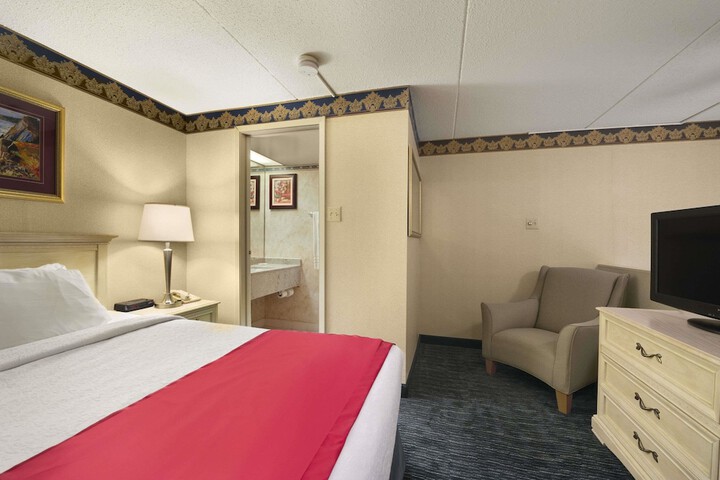 Room 5 of 16