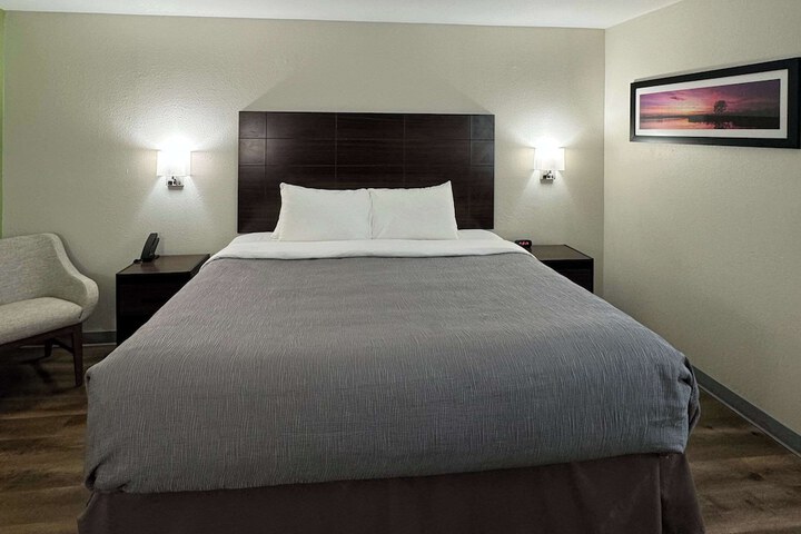 Room 15 of 17