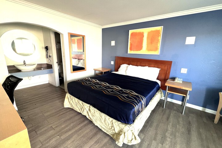 Room 16 of 26