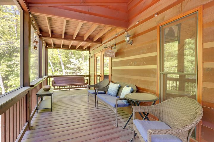Private Ellijay Cabin w / Hot Tub & Amenities!