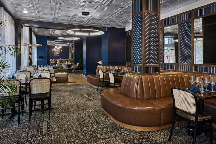 Lounge 72 of 83